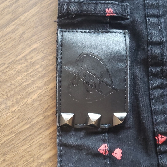 Iron Fist deconstructed black style denim shorts with red hearts. - Picture 5 of 8